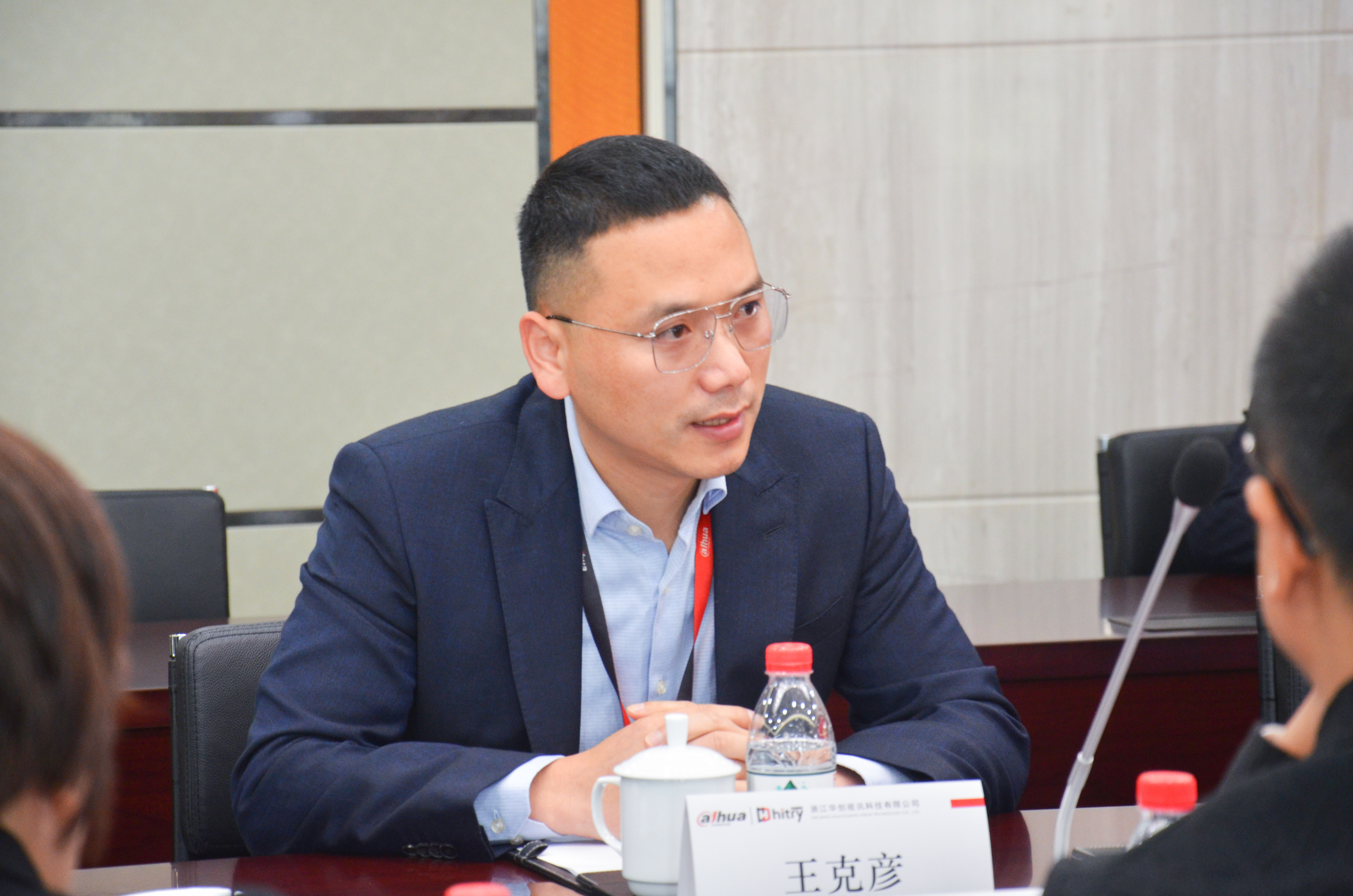 image 061012c6bde5f5e3.jpg